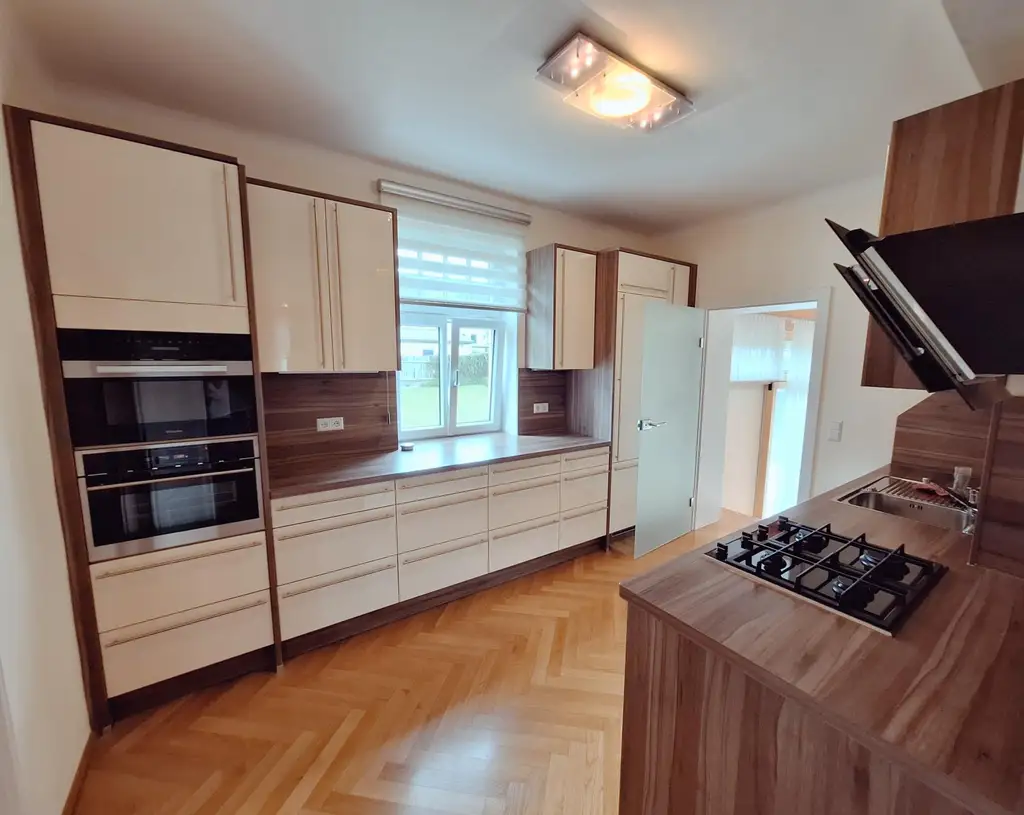 VILLA IN HAINFELD - WOHNEN UND ARBEITEN MÖGLICH