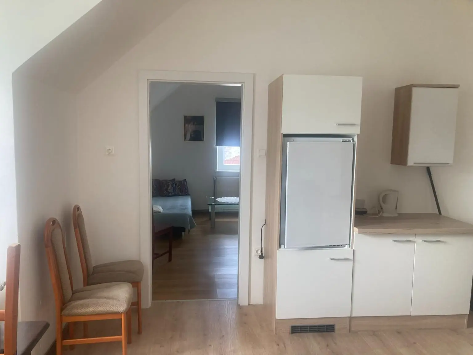 Zinshaus mit 3 Wohnungen, Garagen und Nebengebäude