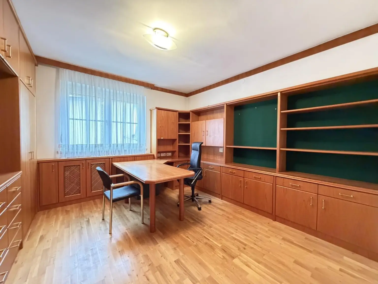 13 EG Zimmer Büro