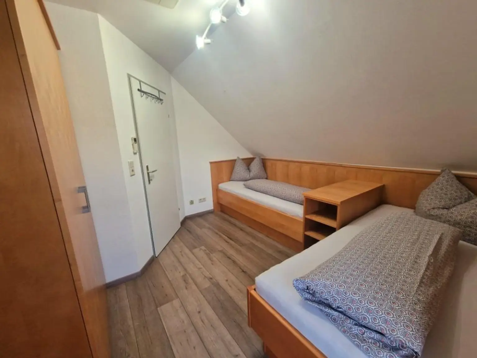 Schlafzimmer 1