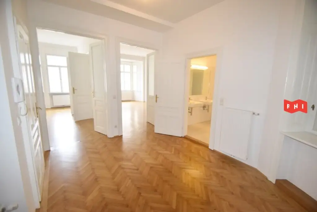 Neuwertige 4 Zimmer Altbauwohnung Nähe Lycèe Francais & Palais Liechtenstein