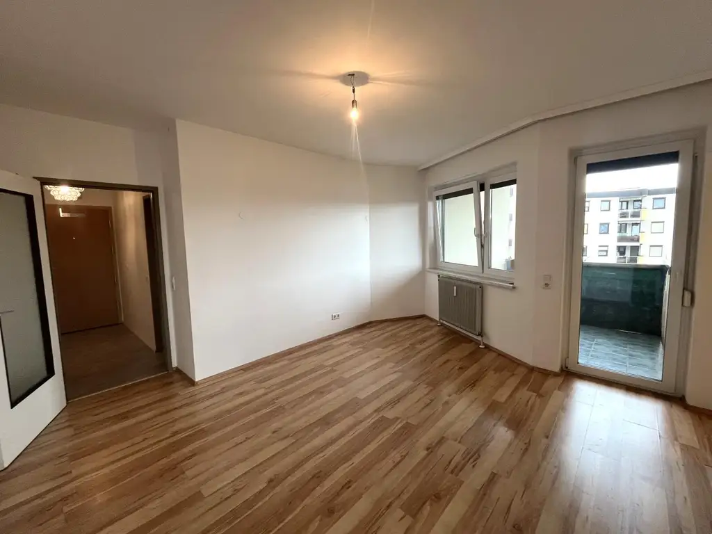 Zentral gelegen: 3-Zimmer-Wohnung mit herrlicher Loggia