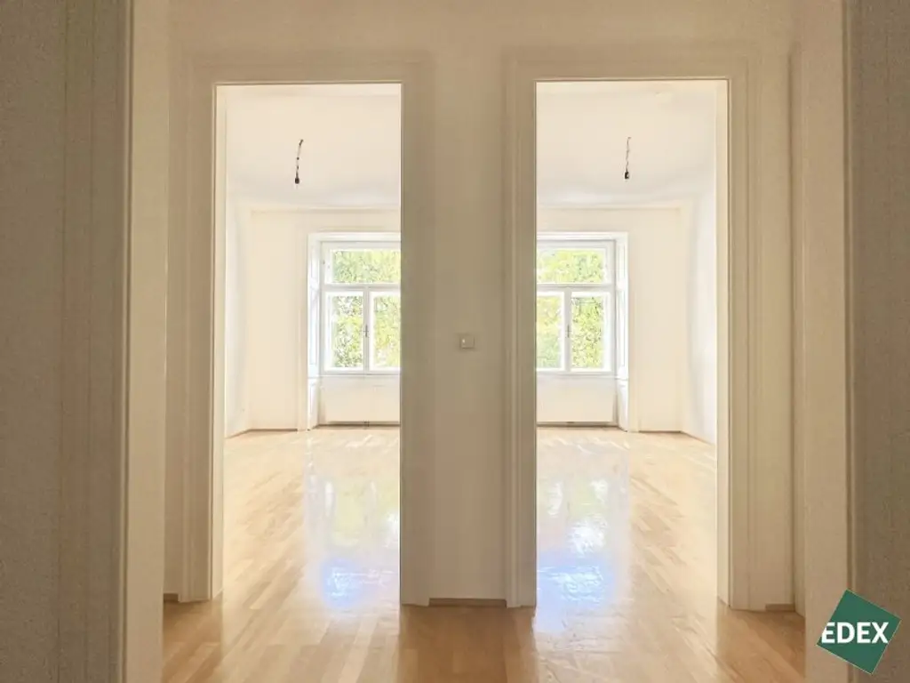 Modernes Altbau-Büro mit Parkblick