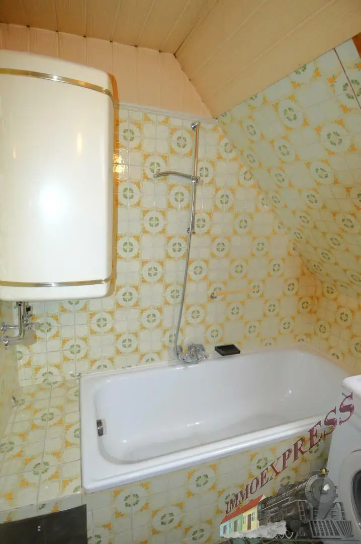 Ein-/ Zweifamilienhaus auf 1.490 m² mit Einliegerwohnung und Garage - Sackgasse