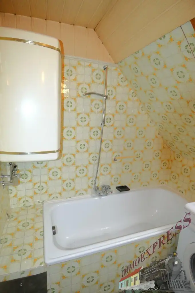 Ein-/ Zweifamilienhaus auf 1.490 m² mit Einliegerwohnung und Garage - Sackgasse