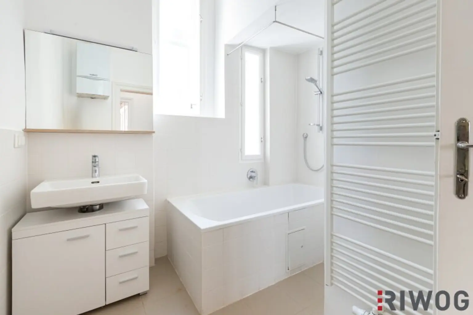 Klassische Stilaltbauwohnung mit Charme und Eleganz | Komplette Innenhoflage | 3. Etage | Nähe Donaukanal, Hundertwasserhaus, 1. Bezirk, Prater