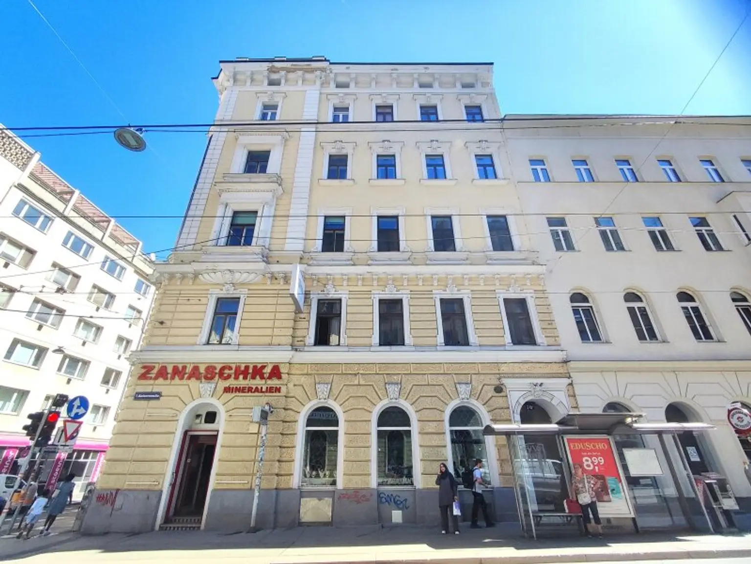 ALTBAU IN ZENTRALER LAGE - 3 zentral begehbare Zimmer durch Umbau möglich!