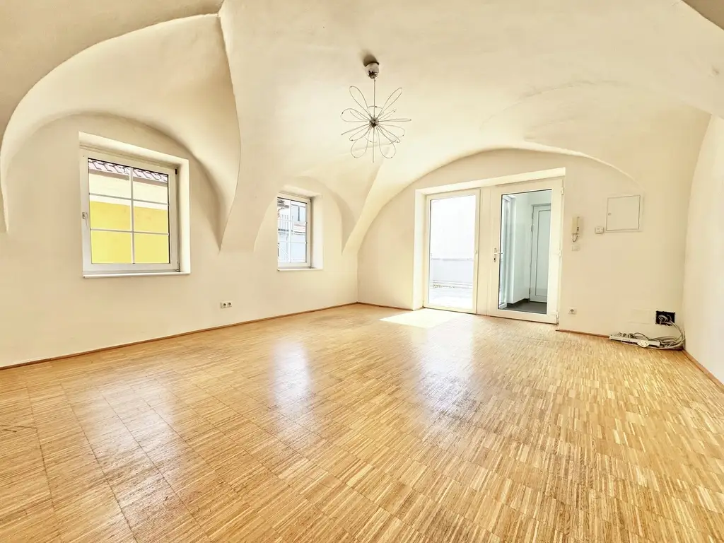 TOPLAGE NÄHE RATHHAUS | OPTIMAL AUFGETEILTE 4 ZIMMER MIT TERRASSE | TOP-BÜRO IN KORNEUBURG