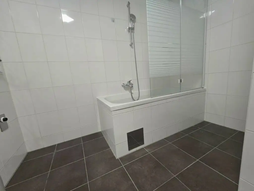 Wunderschöne Wohnung mit Balkon und TG - Hofseite!
