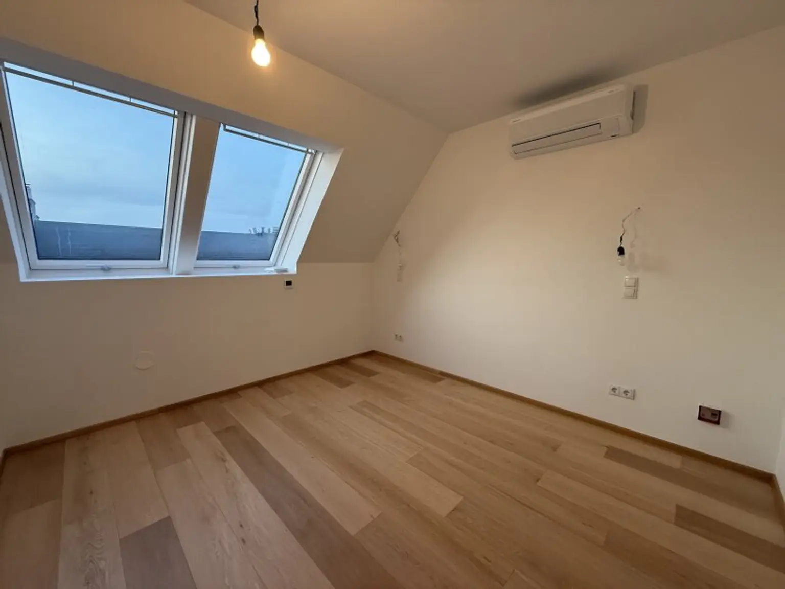 Traumhafte DG-Wohnung in 1020 Wien: 4 Zimmer, vollsaniert, Loggia & Luxusausstattung!