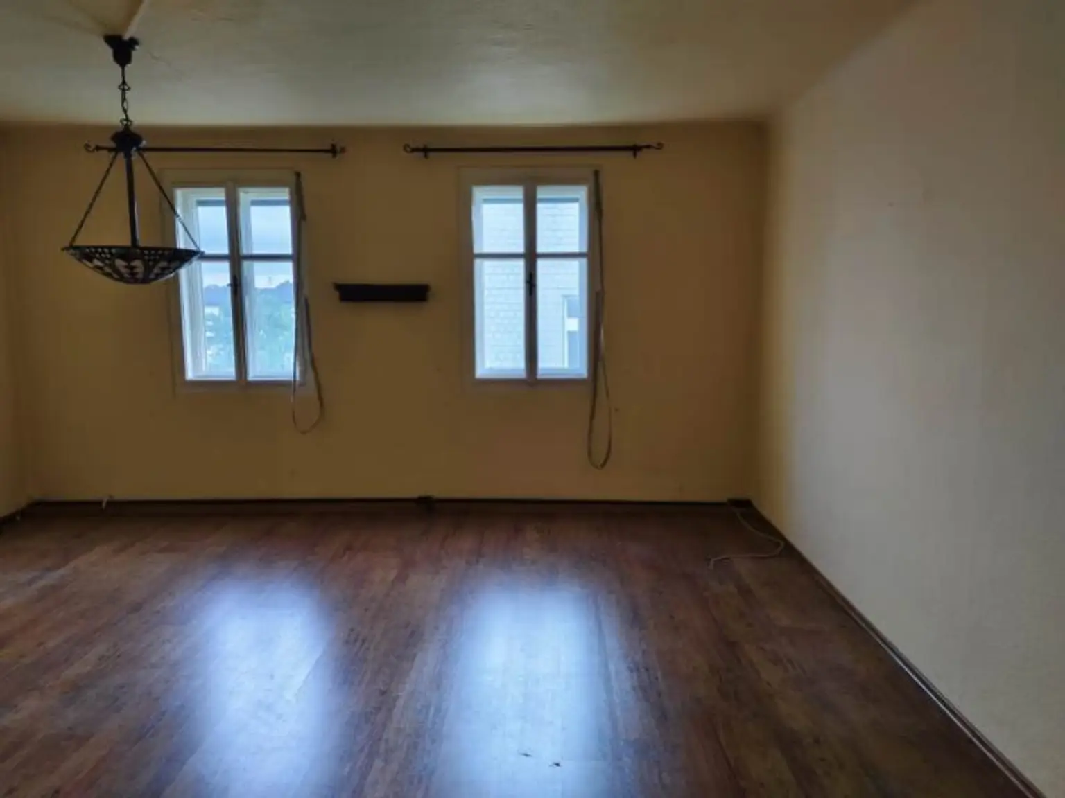 Modernes Wohnhaus  mit angrenzender Café-Bar und 2200m2 Grundstück