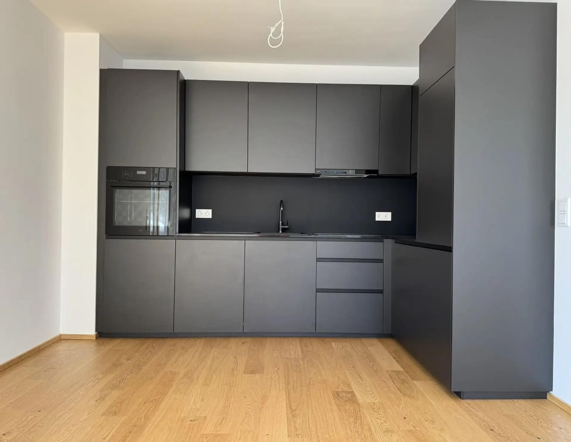 90M² Penhousewohnung mit Ost-Süd-Und Westbalkon zu Mieten!