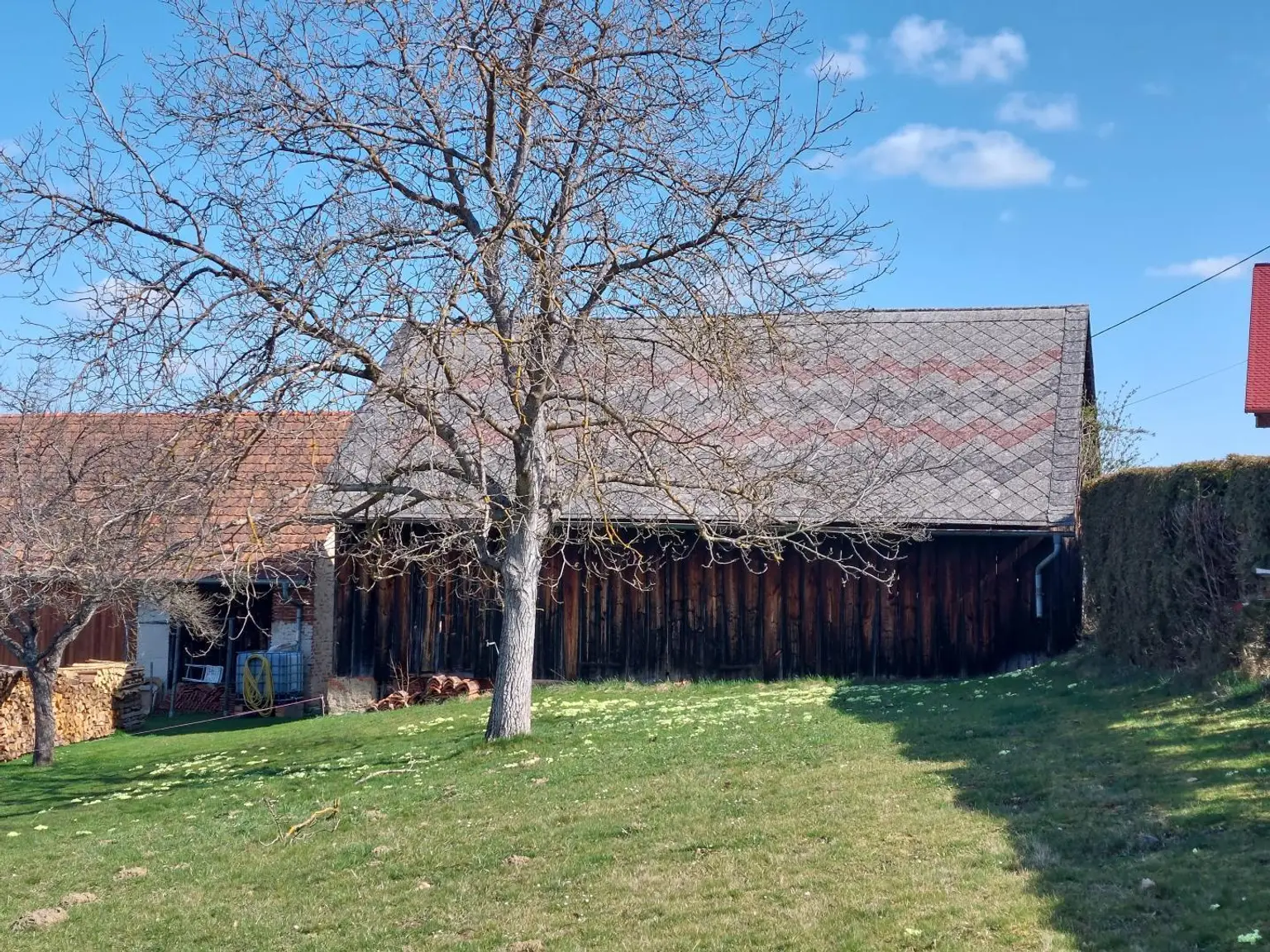 geräumige Scheune