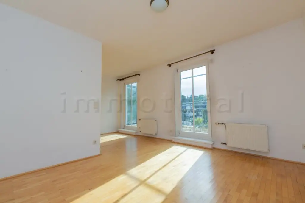 Dornbach - Pointengasse: Großzügige Terrassenwohnung mit unverbaubarem Grünblick