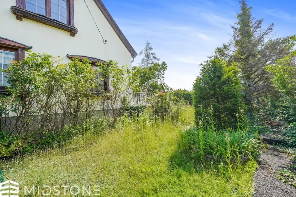 *Großzügiges Einfamilienhaus mit weitläufigem Garten* - Top-Lage in Traiskirchen