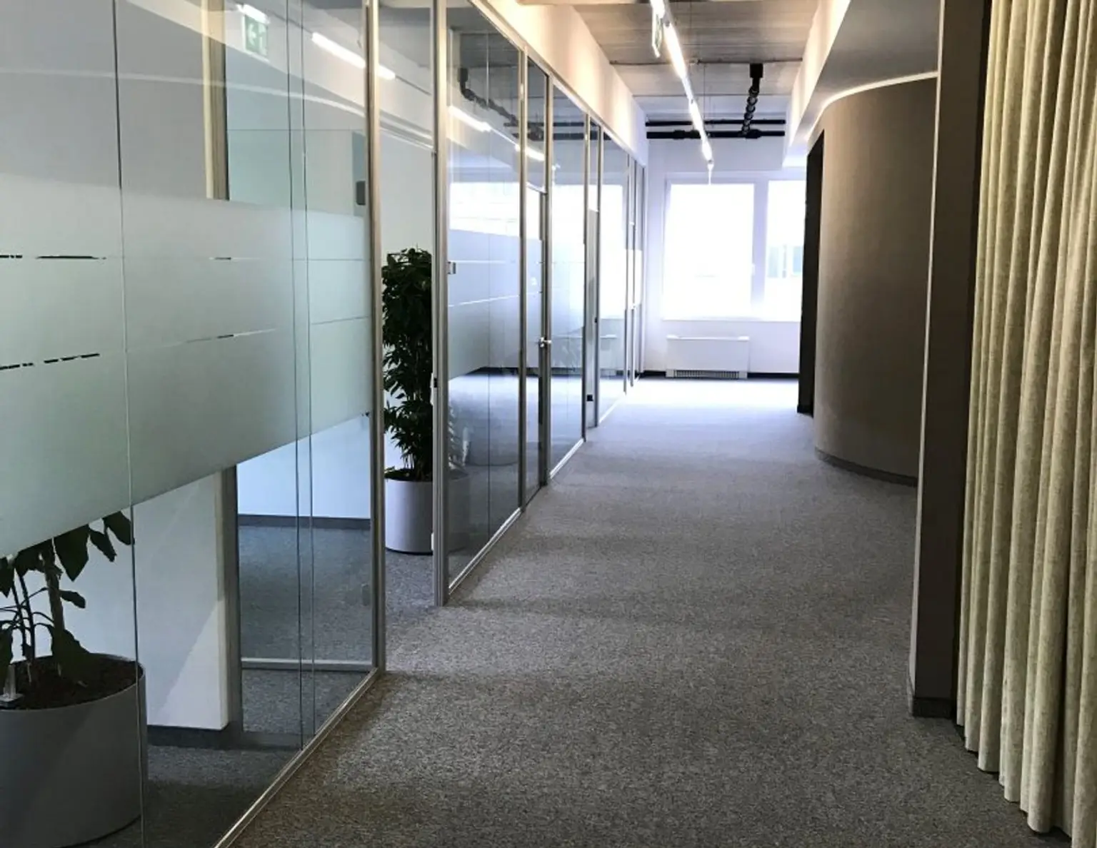 +DIREKT VOM EIGENTÜMER + Modernes Büro Am Winterhafen, Linz Zentrum, ab sofort
