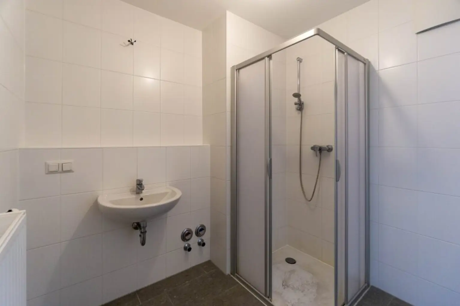 Badezimmer mit Dusche