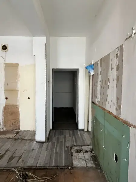220 m² Geschäftsfläche für Büro/ Praxis/ Lokal mit großen Auslagenfronten nähe Hütteldorfer Straße!