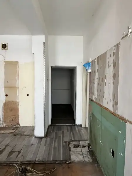 220 m² Geschäftsfläche für Büro/ Praxis/ Lokal mit großen Auslagenfronten nähe Hütteldorfer Straße!