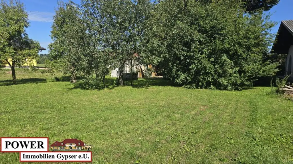 Attraktives Baugrundstück für Ihr Eigenheim oder als Geldparkplatz !