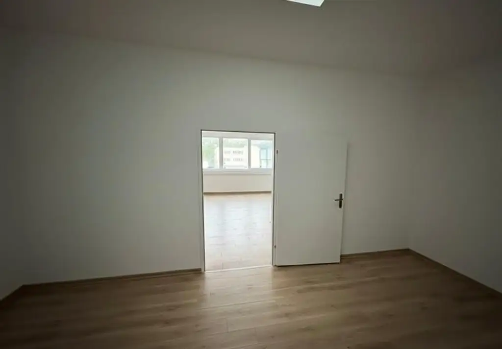 ''Bürofläche mit 3 Büros, Empfang, Küche & Sanitäranlagen – sofort bezugsfertig''