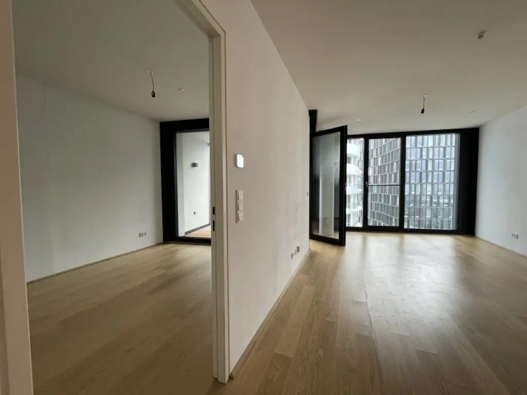 UNBEFRISTETE 2 Zimmer im 12en Stockwerk mit Loggia und vielen Extras im Haus beim Belvedere!