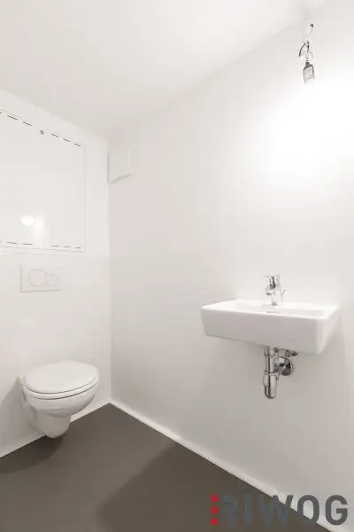 ERSTBEZUG nach Sanierung | Komplett hofseitiges Loft mit Balkon | Raumhöhe bis zu ca. 4,95 m | Büro/Praxis Nutzung und Kurzzeitvermietung möglich