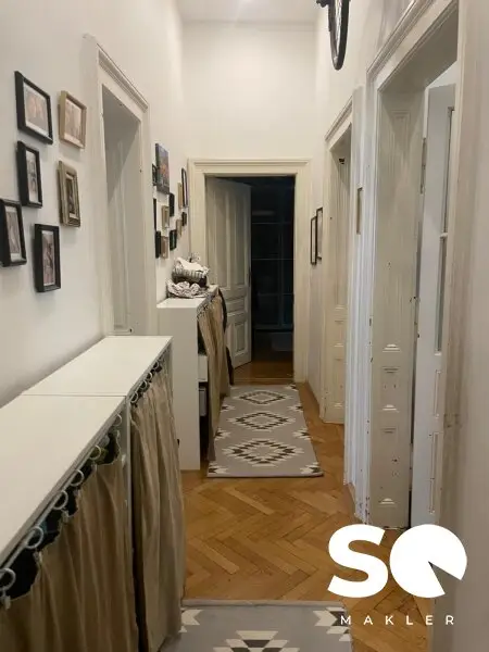#SQ - ALTBAUCHARME IN TOPLAGE - 5-ZIMMER MIT BALKON NÄHE RATHAUS!