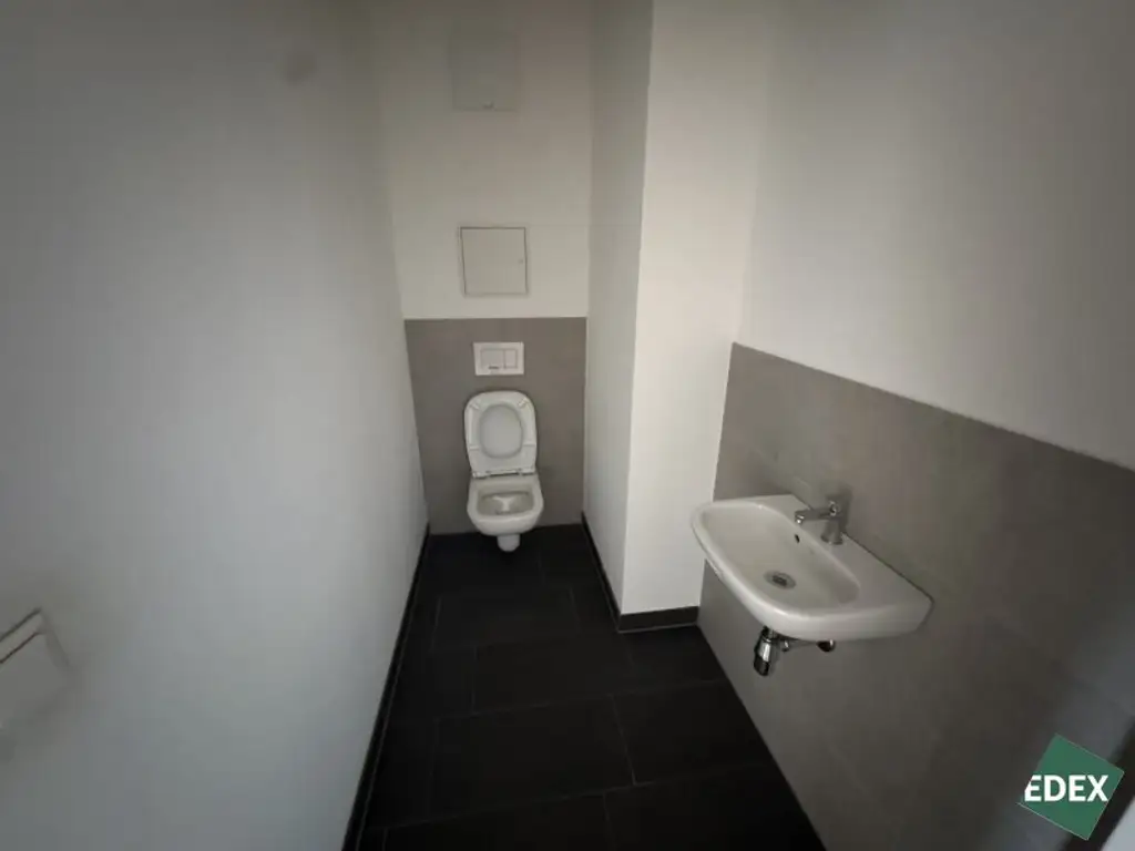 2-Zimmer-Wohnung mit Loggia und Einbauküche – perfekt für Singles & Jungpaare