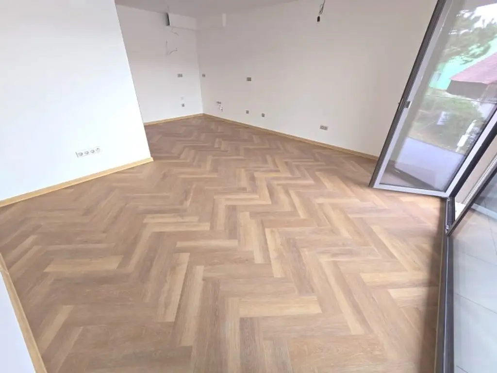 + ERSTBEZUG + Weinviertel + Moderne 2-Zimmer-Wohnung mit Loggia in Münichsthal –  20 Minuten von Wien entfernt +