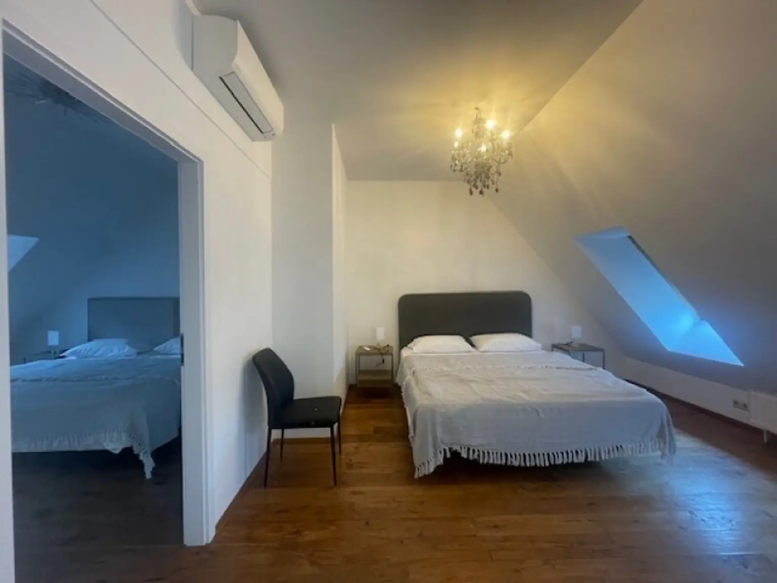 Möblierte Dachgeschoss Maisonette, 5 Zimmer, +3 (4) Schlafzimmer, 2 Bäder, Terrasse, offener Kamin - sehr attraktive Wohnung | furnished 4 BR apartment with 3 bathroom and terrace
