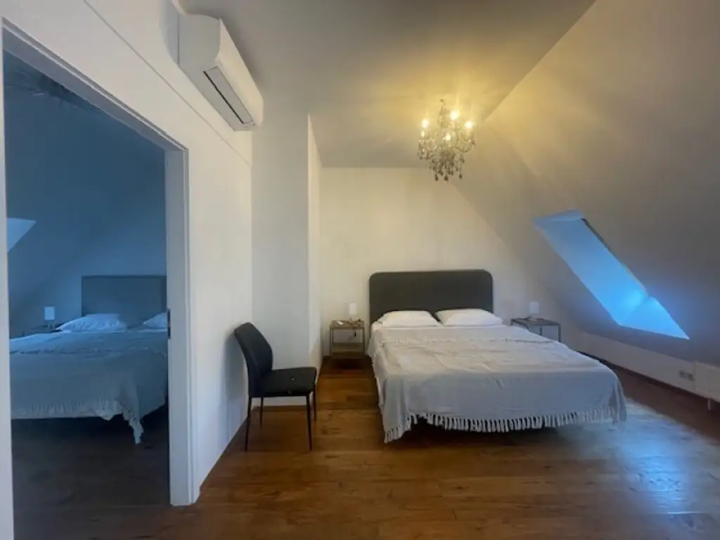 Möblierte Dachgeschoss Maisonette, 5 Zimmer, +3 (4) Schlafzimmer, 2 Bäder, Terrasse, offener Kamin - sehr attraktive Wohnung | furnished 4 BR apartment with 3 bathroom and terrace