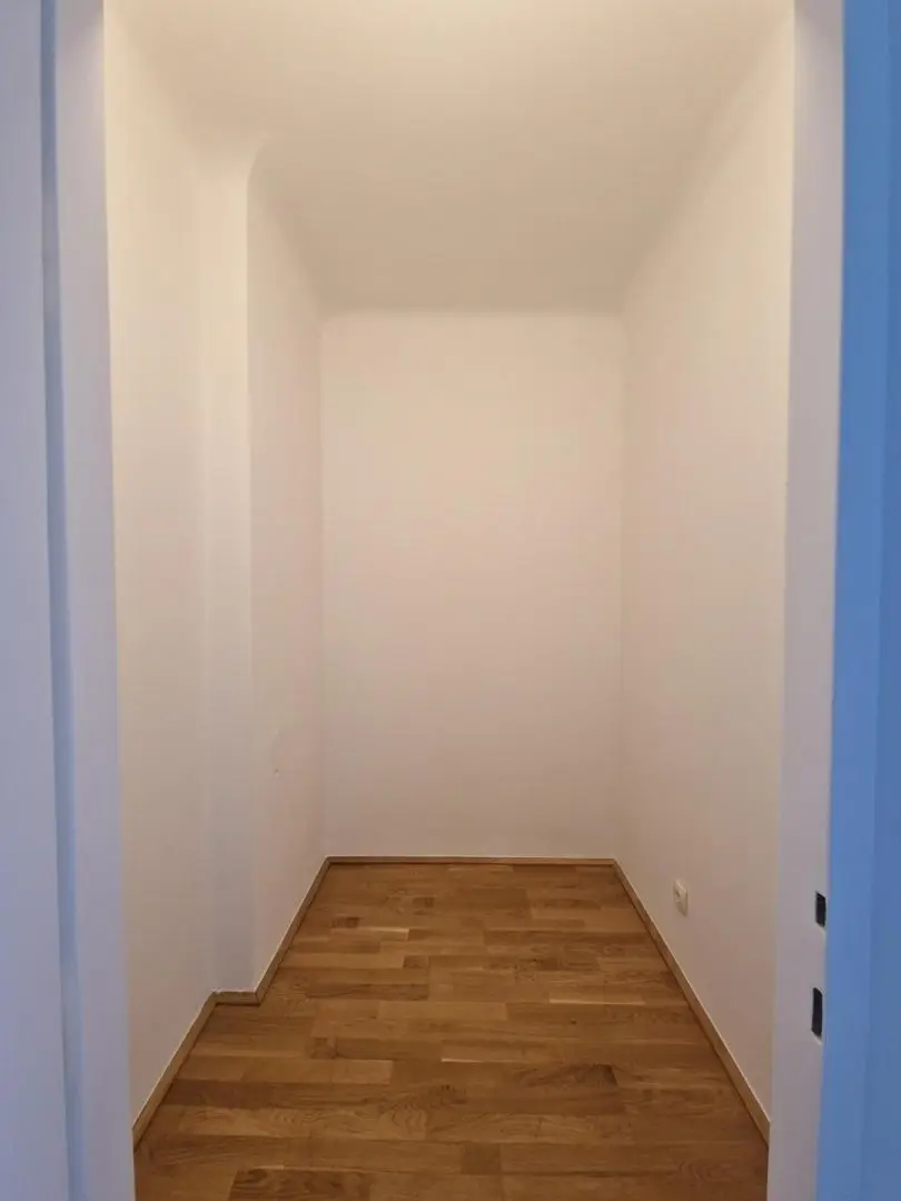 "Helle renovierte 4-Zimmerwohnung mit Balkon nahe dem Türkenschanzpark - WG-tauglich"