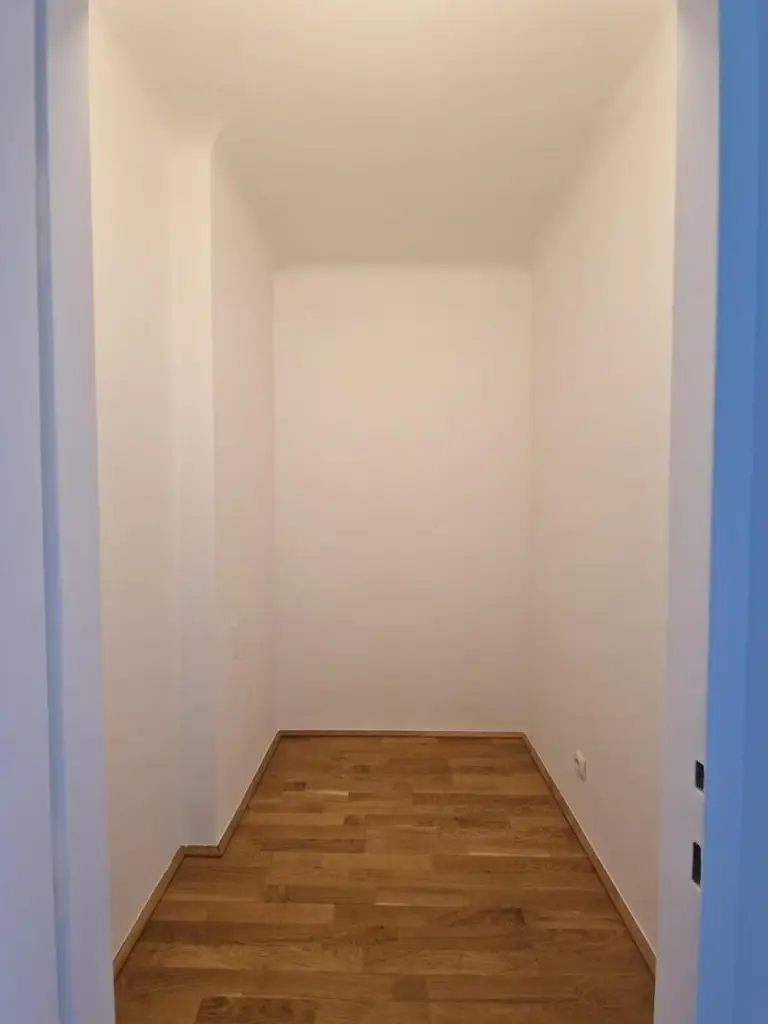 "Helle renovierte 4-Zimmerwohnung mit Balkon nahe dem Türkenschanzpark - WG-tauglich"