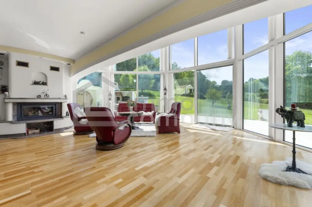 Modernes Wohnparadies in Alleinlage mit Gästehaus, Halle, Weinkeller & mehr – ca. 62.000 m² Grundstück - davon ca. 10.000 m² Bauland!!