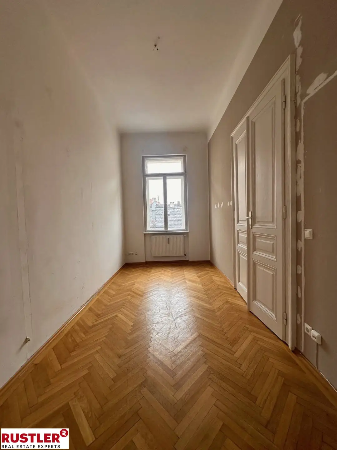 Repräsentative Altbauwohnung im Zentrum mit Balkon