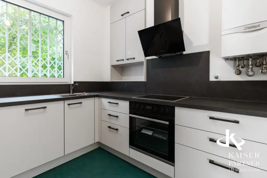 Neurenovierte 6-Zimmer-Wohnung mit  Terrasse in den Garten, Balkonen und Grünblick!