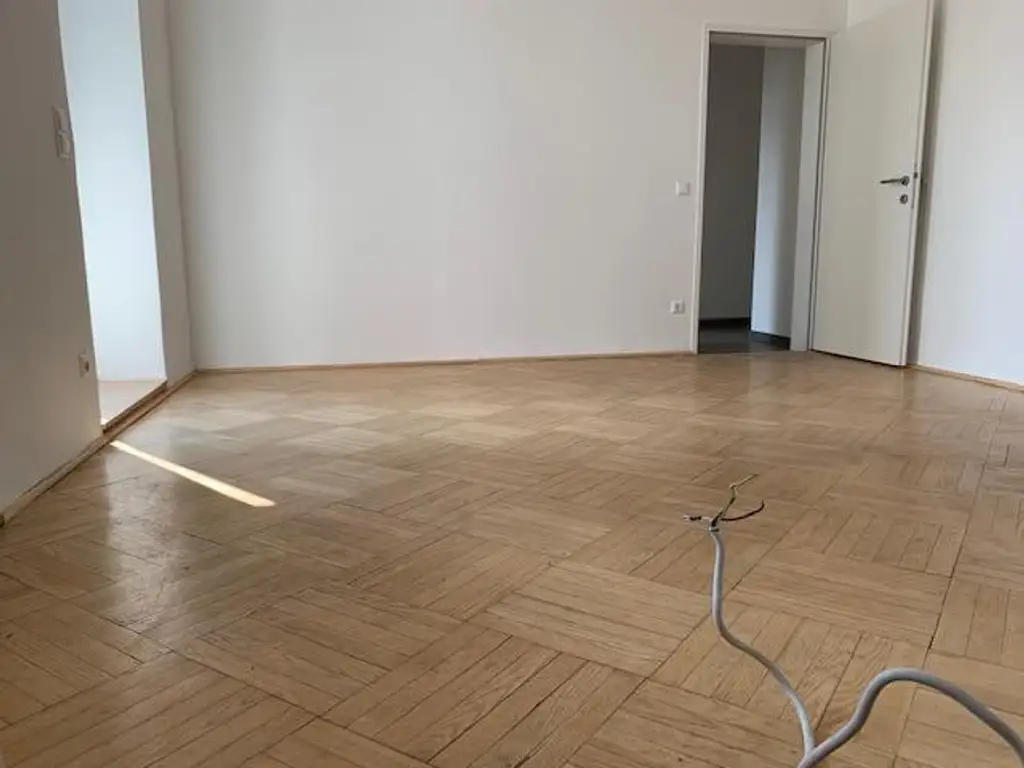 Kompakte 4-Zimmer-Wohnung mit hofseitigem Balkon - verfügbar ab November 2025