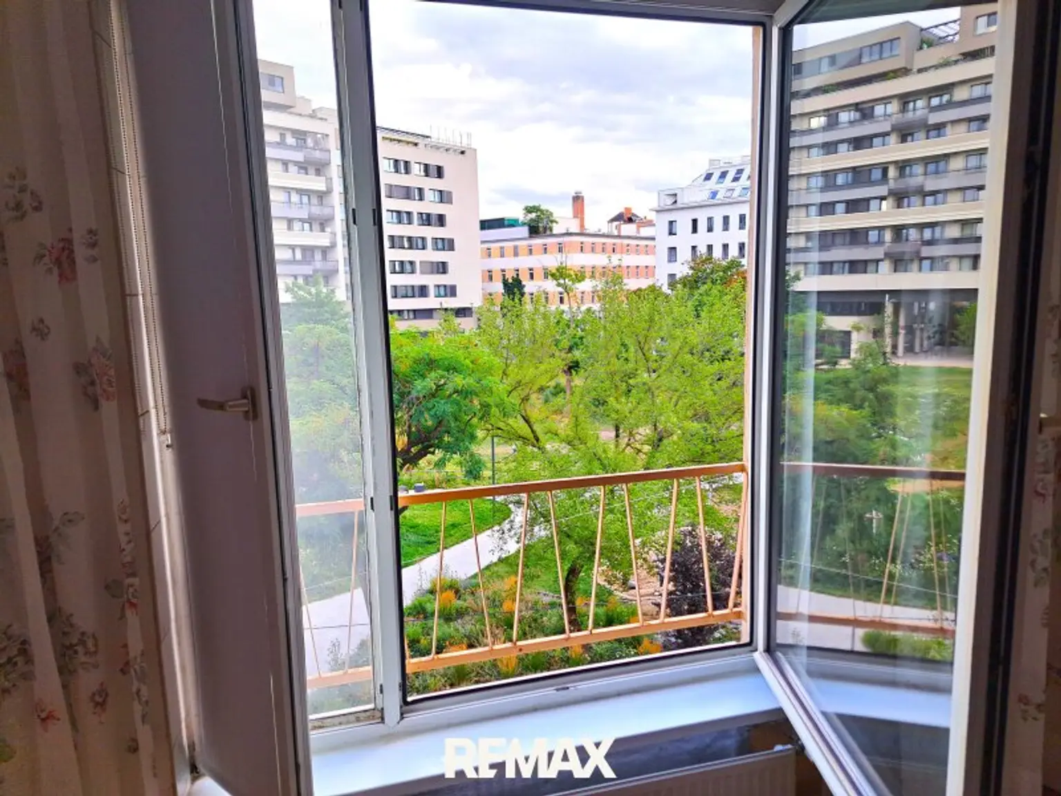 4 Ausblick von Zimmer mit franz. Balkon