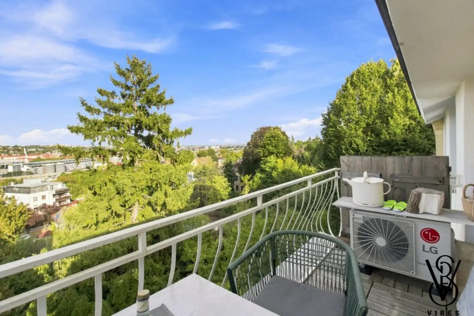 Dachgeschoss: Dachterrasse über den Baumkronen