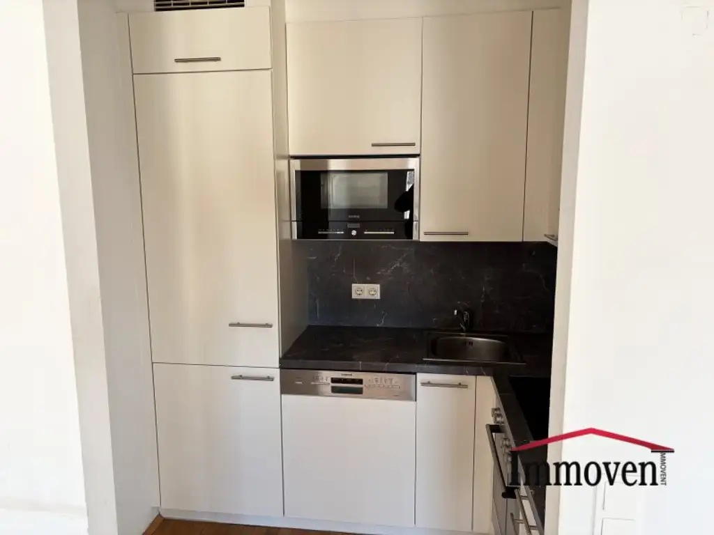HOFSEITIG - Schöne 4-Zimmerdachgeschosswohnung mit Terrasse und Klimaanlage!
