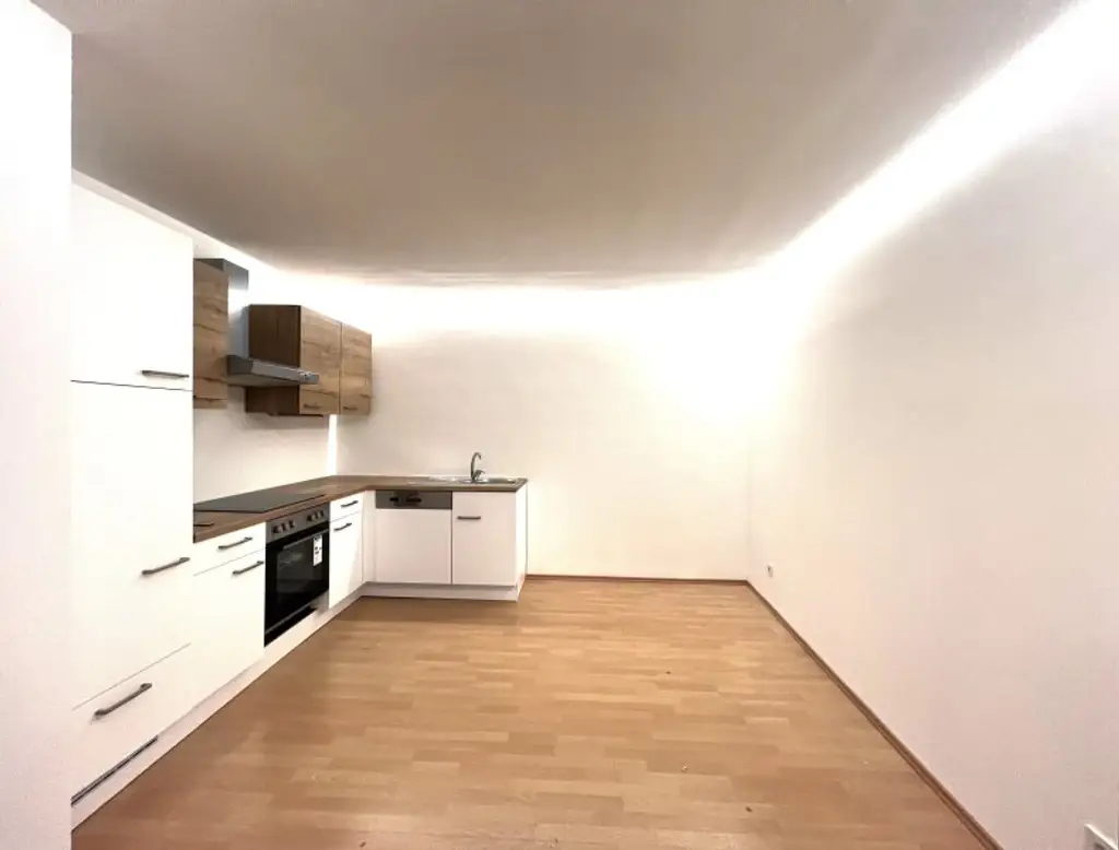 PERFEKTE LAGE 4-ZIMMER WOHNUNG NÄHE MARIAHILFER STRAßE!