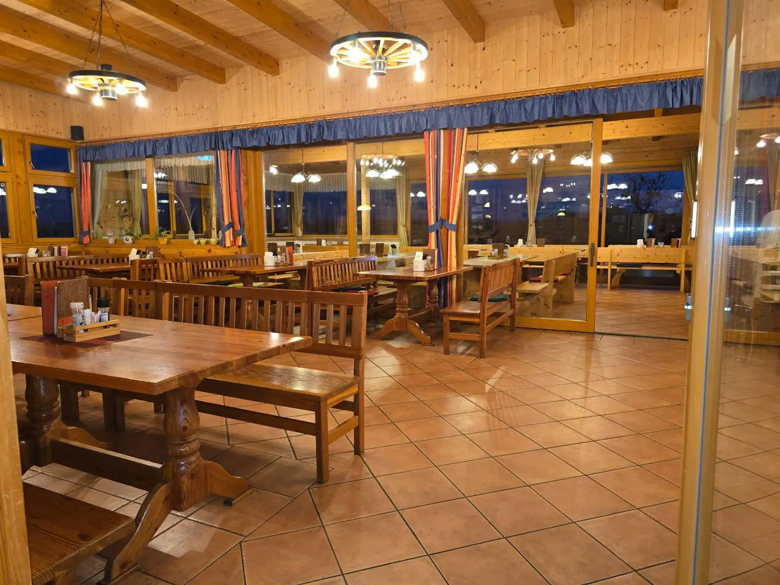 Großes Haus für Visionäre in Aussichtslage (Buschenschank, Weingärten)