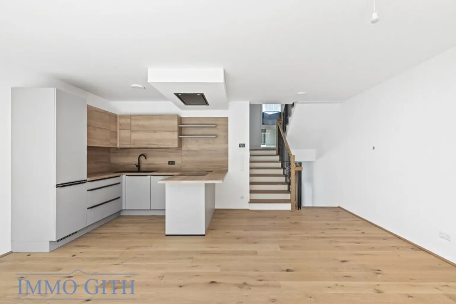 EXKLUSIVES TOWNHOUSE MIT GARTEN, PV-ANLAGE & DESIGNAUSSTATTUNG ZU KAUFEN – WIEN DIREKT VOR DER TÜR