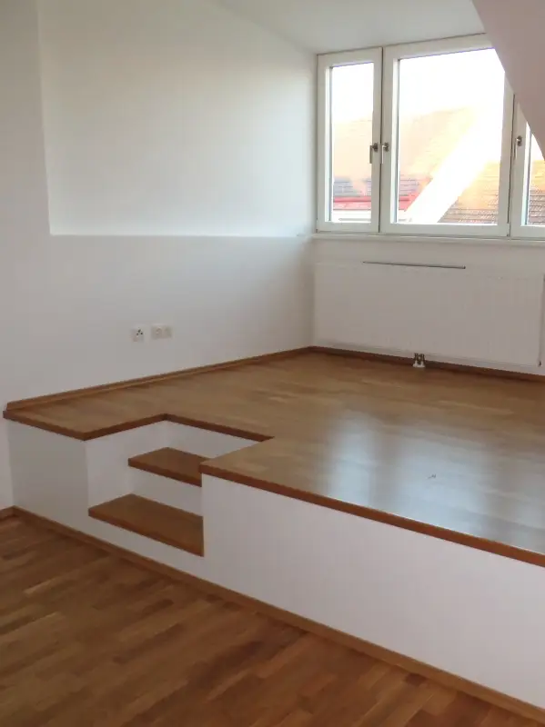 Schöne Einraum-Dachgeschosswohnung -
Nähe S-Bahn- Station Penzing