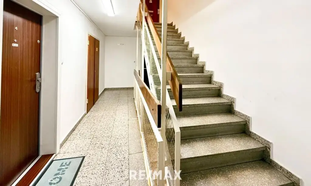 Wunderschöne top sanierte 2 Zimmerwohnung! 4% Rendite für Anleger!