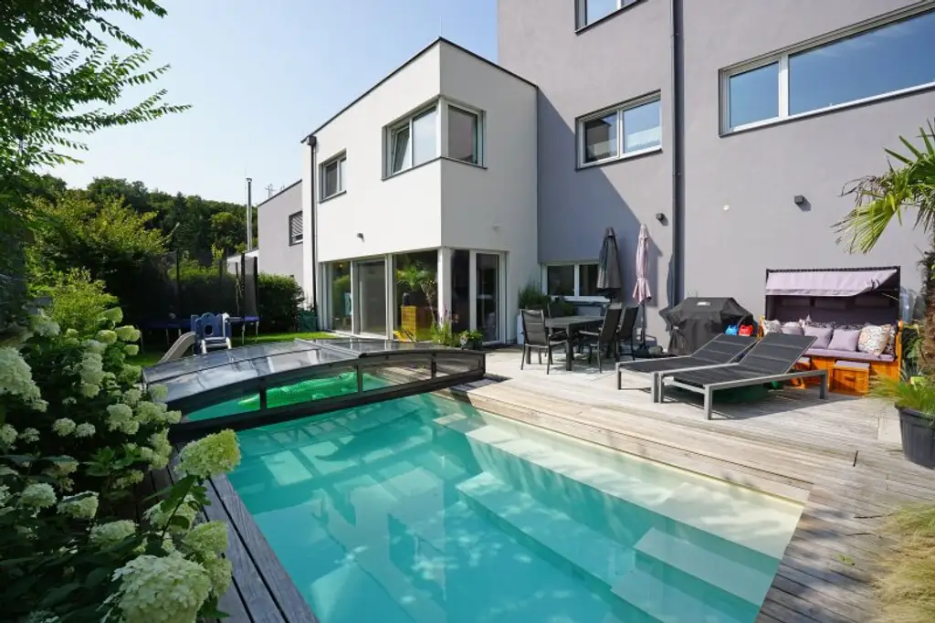 Doppelhaushälfte mit Pool in Ruhelage - Hochwertige Ausstattung!