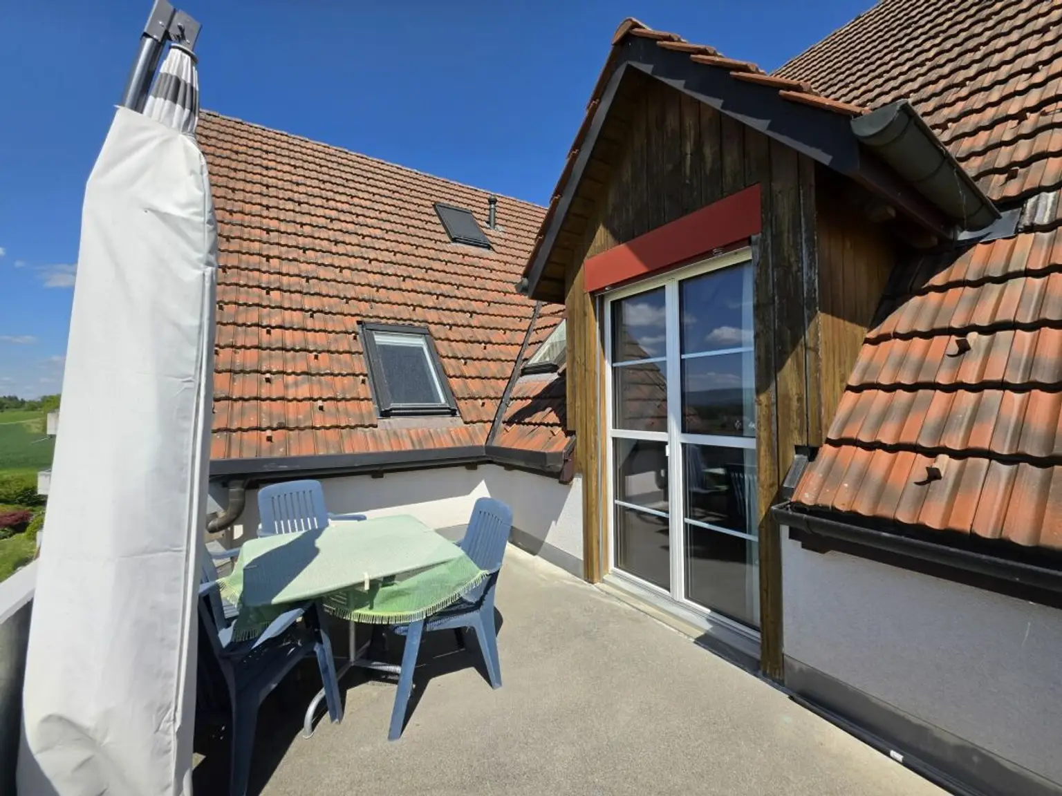 Dachgeschoss Wohnung mit wunderbarer Aussicht, an ruhiger, kinderfreundlicher Lage!