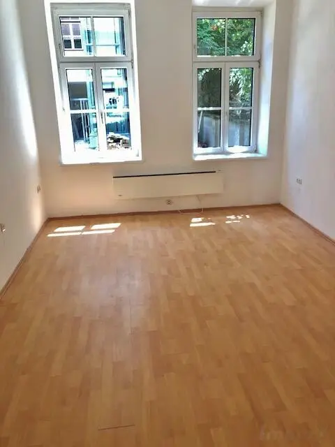 Zentrale Lage: Garconniere im EG