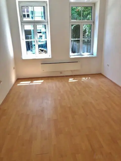 Zentrale Lage: Garconniere im EG